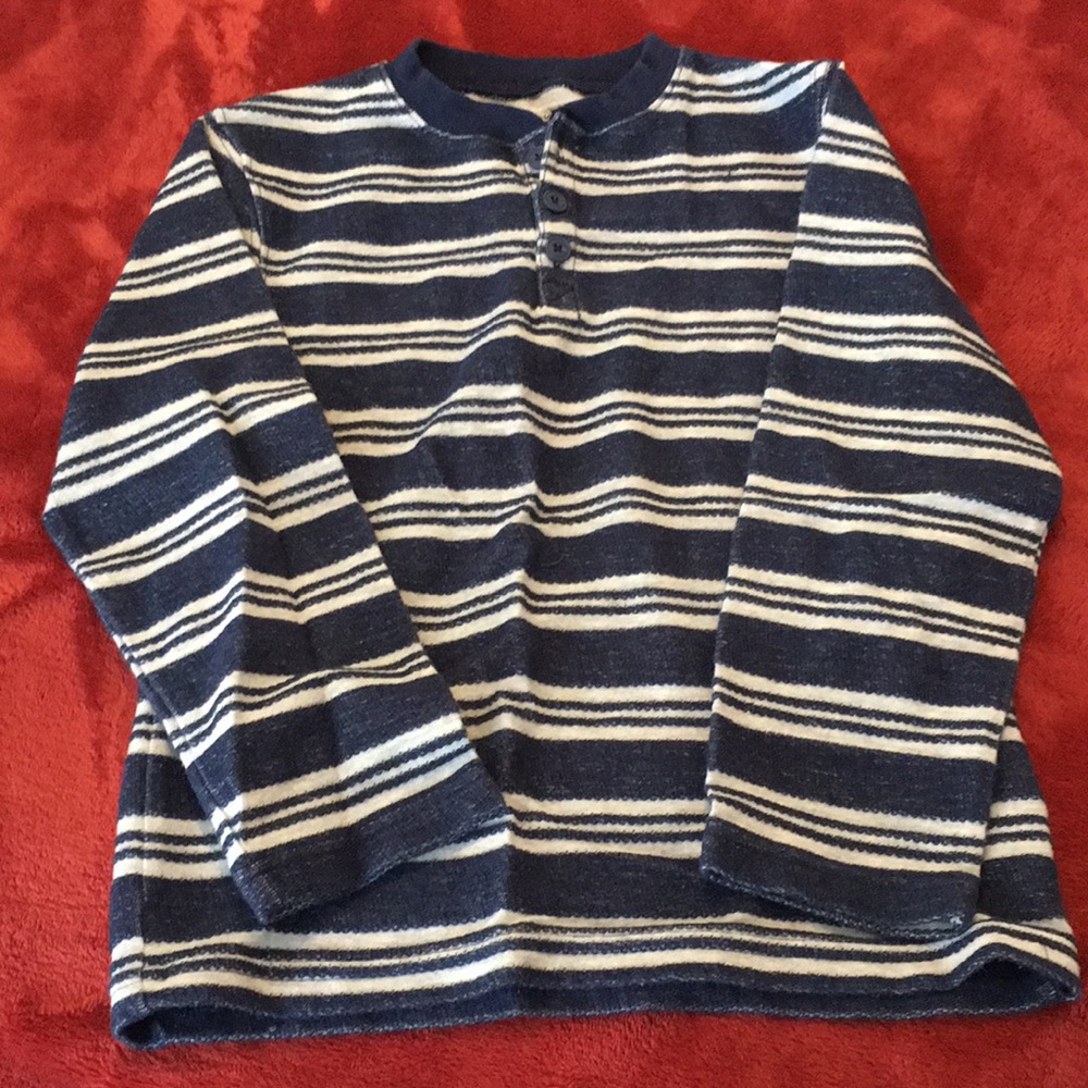 Boys long sleeve shirt.